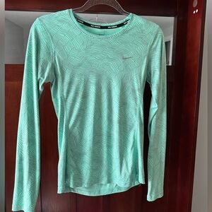 Women’s Nike dry fit top